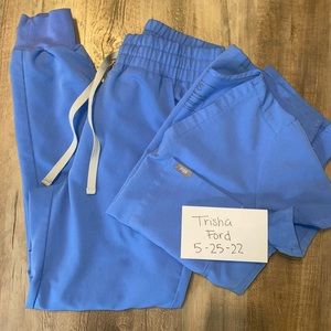 FIGS Ceil Blue XS Catarina scrub top and XSP High Waisted Zamora scrub bottoms!
